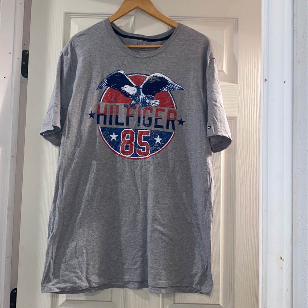 Tommy Hilfiger Gray t-shirt size XL